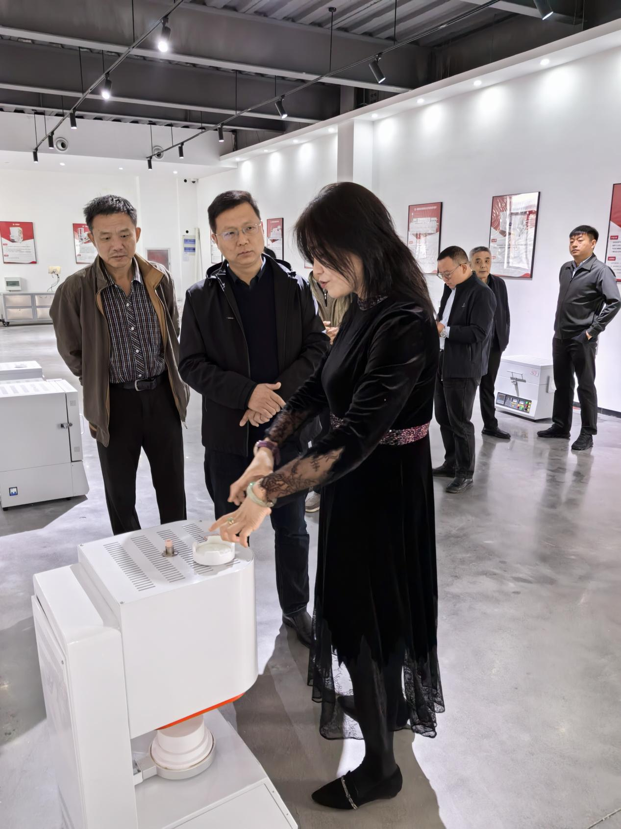尚丽平副校长对公司产品高度赞赏